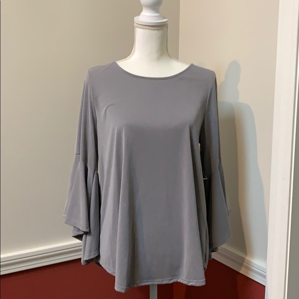 NWOT green Envelope blouse with bell sleeves